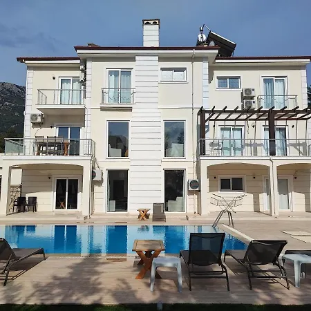 Villa Holly
