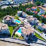 Holly Villa *
